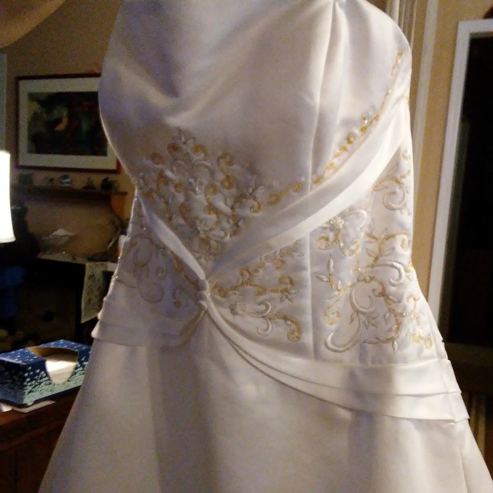 Wedding gown